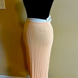 Beautiful Dusty pink Zara skirt. Size Large